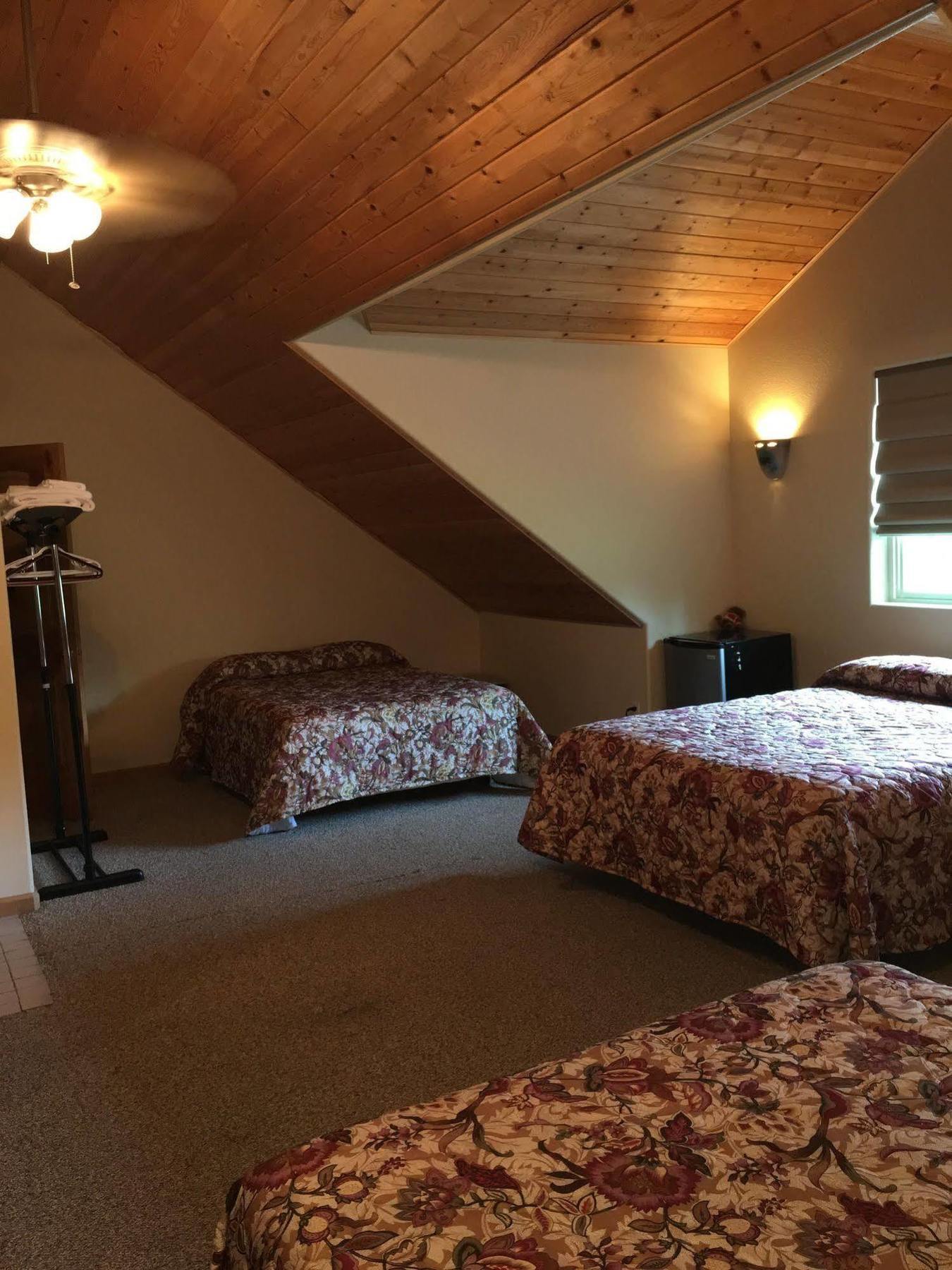 סוארד Twin Peaks Lodge And Rv Park מראה חיצוני תמונה